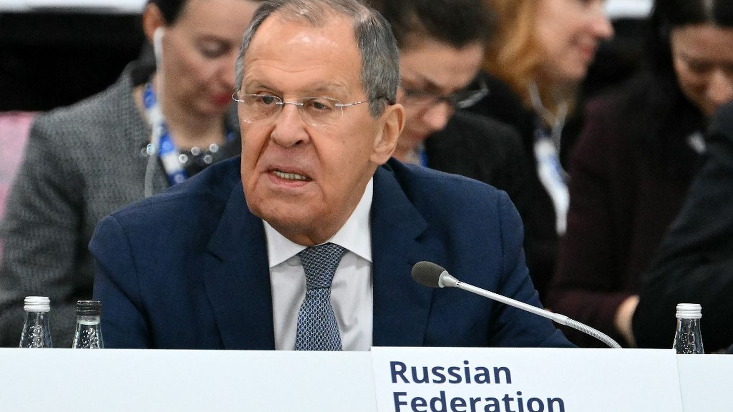 Lavrov débarque en Alaska avec un sweat-shirt URSS : une provocation qui éclaire le conflit mondial
