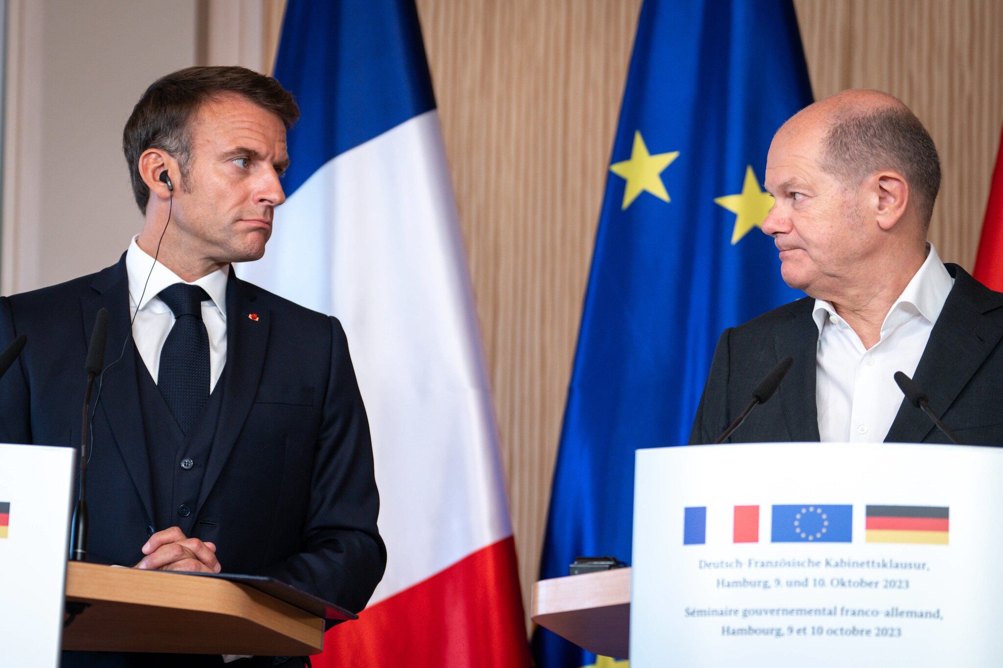 Macron et son équipe vendent la France à l’Allemagne : une trahison nationale en temps de crise économique