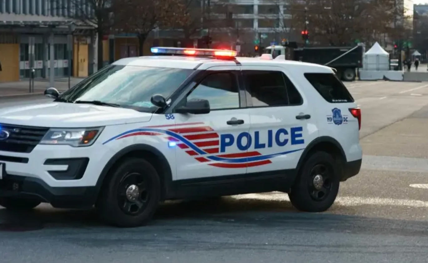 Un drame sanglant à Dallas : un tireur s’attaque à un centre de rétention d’immigrés clandestins