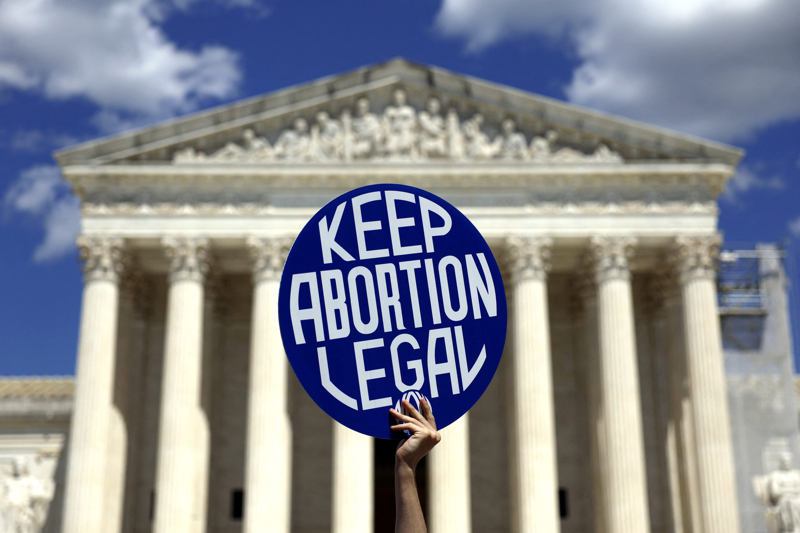 Débâcle des progressistes : La Cour suprême annule la décision Roe v. Wade, révélant les failles d’un système décadent