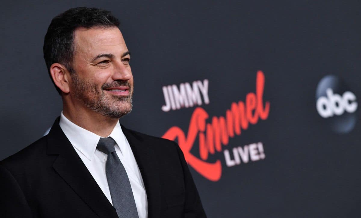 Jimmy Kimmel revient malgré les critiques après une déclaration controversée