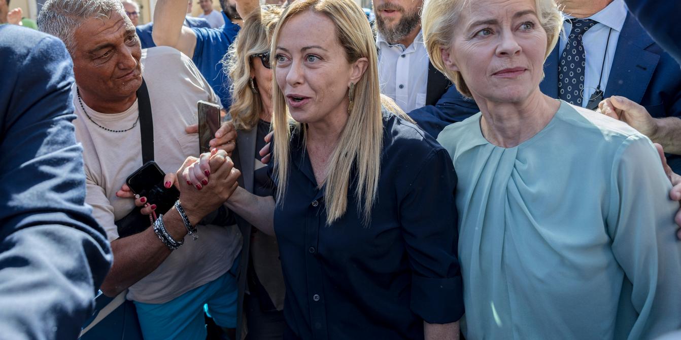 « Des milliers d’Italiens manifestent contre Ursula von der Leyen et l’UE dans les rues de Rome »