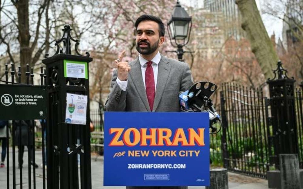 Chuck Schumer refuse de soutenir Zohran Mamdani dans sa course à la mairie de New York